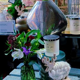 Single vase Joy to the World festive flowers 